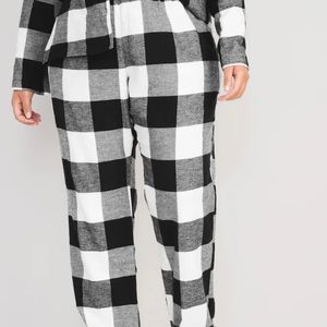 Old Navy Mid Rise Flannel Black/White Pajamas